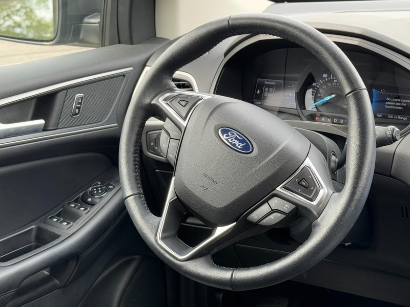Ford Edge Vehicle Full-screen Gallery Image 12