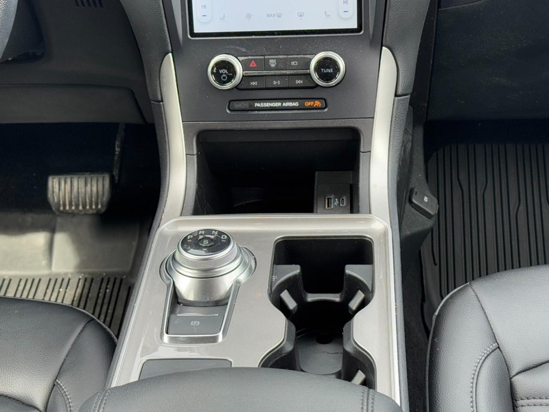 Ford Edge Vehicle Full-screen Gallery Image 14
