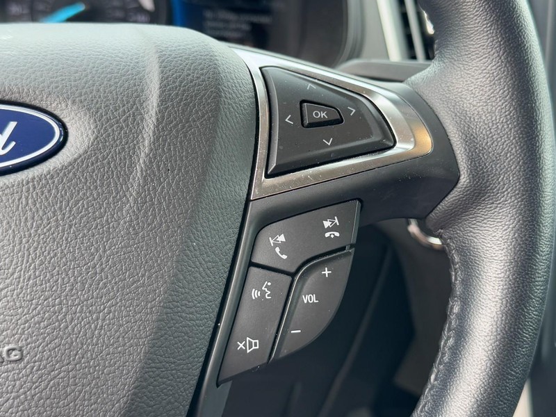 Ford Edge Vehicle Full-screen Gallery Image 17
