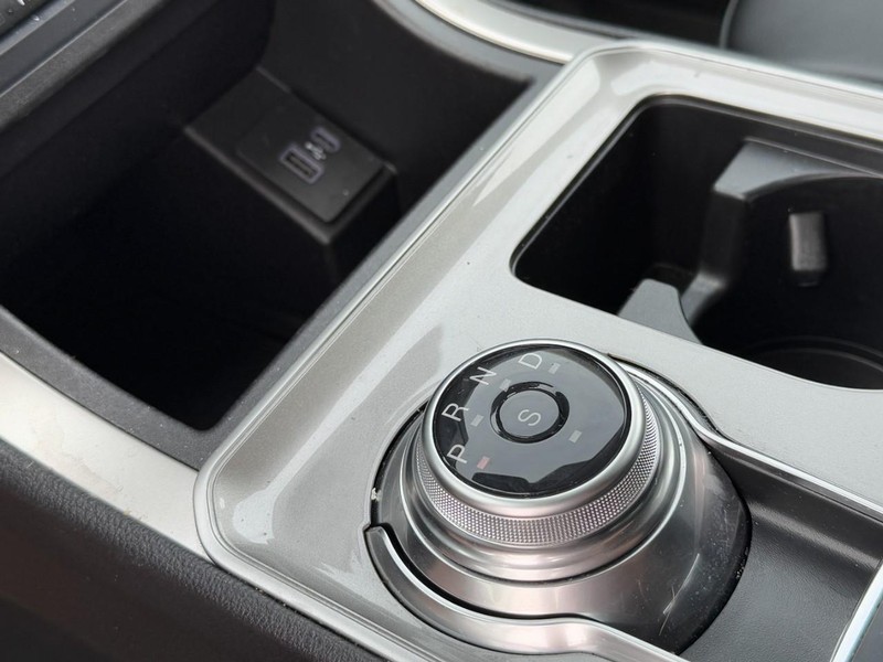 Ford Edge Vehicle Full-screen Gallery Image 19