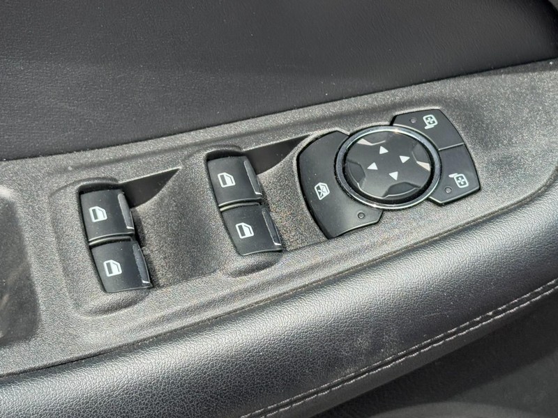 Ford Edge Vehicle Full-screen Gallery Image 23
