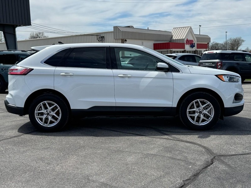 Ford Edge Vehicle Full-screen Gallery Image 02