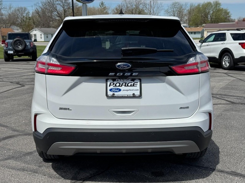 Ford Edge Vehicle Full-screen Gallery Image 04
