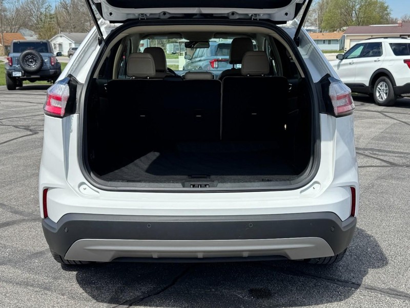 Ford Edge Vehicle Full-screen Gallery Image 05