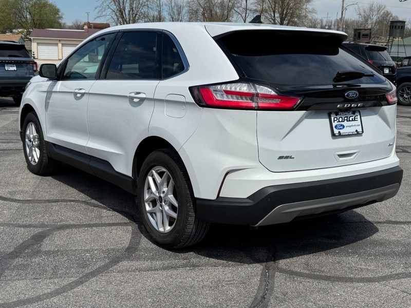 Ford Edge Vehicle Full-screen Gallery Image 06