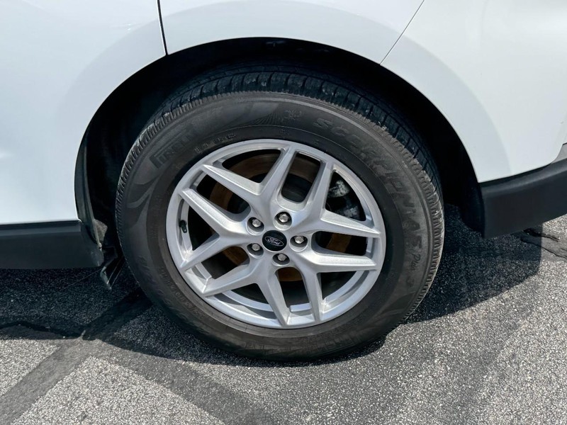 Ford Edge Vehicle Full-screen Gallery Image 07