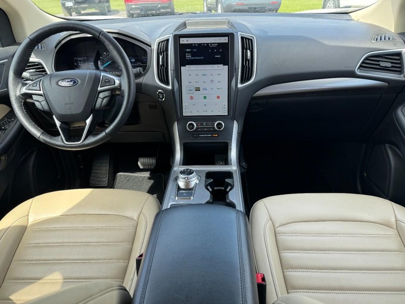 Ford Edge Vehicle Full-screen Gallery Image 11