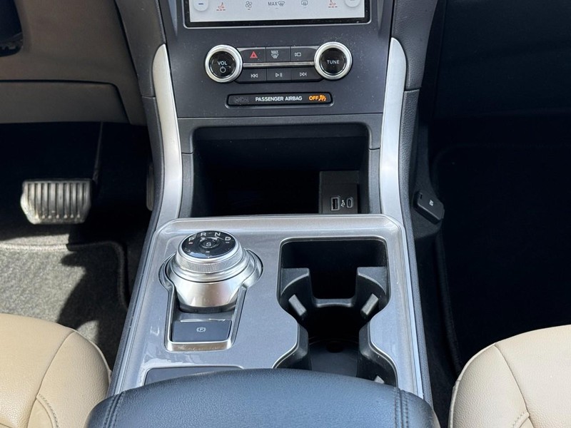 Ford Edge Vehicle Full-screen Gallery Image 14