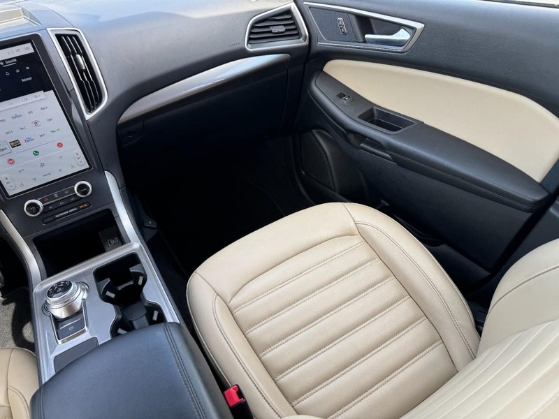 Ford Edge Vehicle Full-screen Gallery Image 15