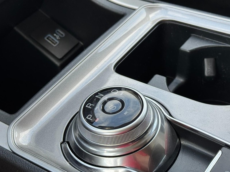Ford Edge Vehicle Full-screen Gallery Image 19