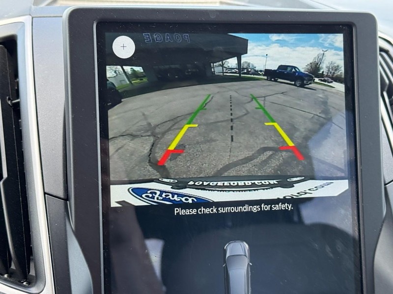 Ford Edge Vehicle Full-screen Gallery Image 21