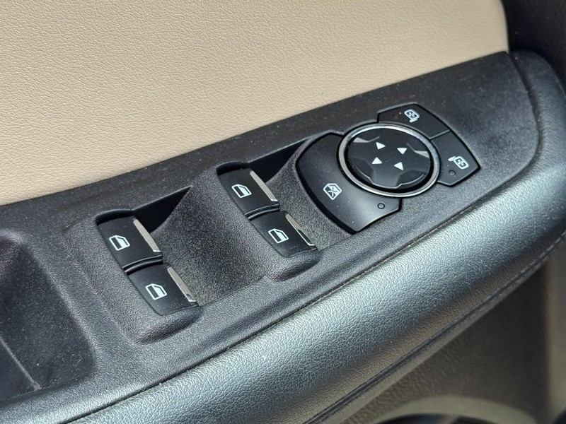 Ford Edge Vehicle Full-screen Gallery Image 22