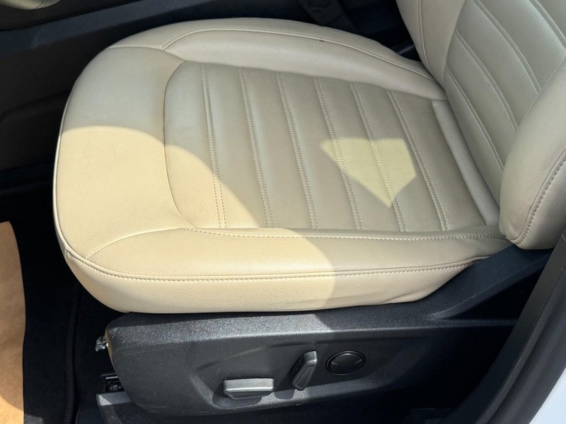 Ford Edge Vehicle Full-screen Gallery Image 23