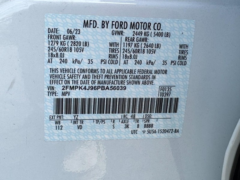Ford Edge Vehicle Full-screen Gallery Image 24