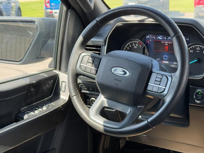 Ford F-150 Vehicle Full-screen Gallery Image 12