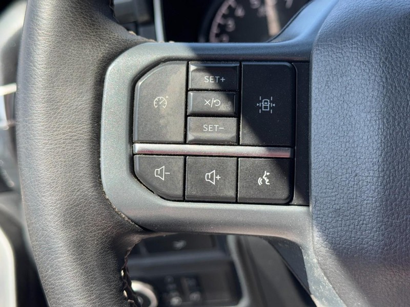 Ford F-150 Vehicle Full-screen Gallery Image 16