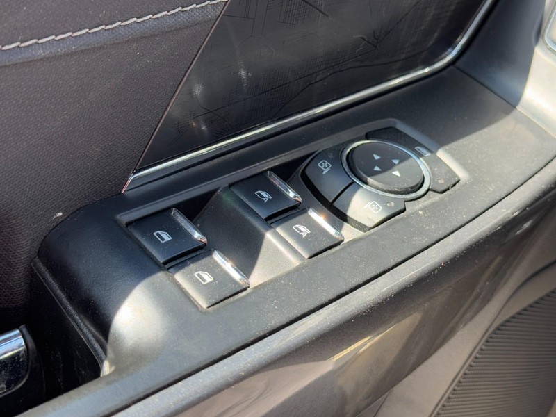 Ford F-150 Vehicle Full-screen Gallery Image 22