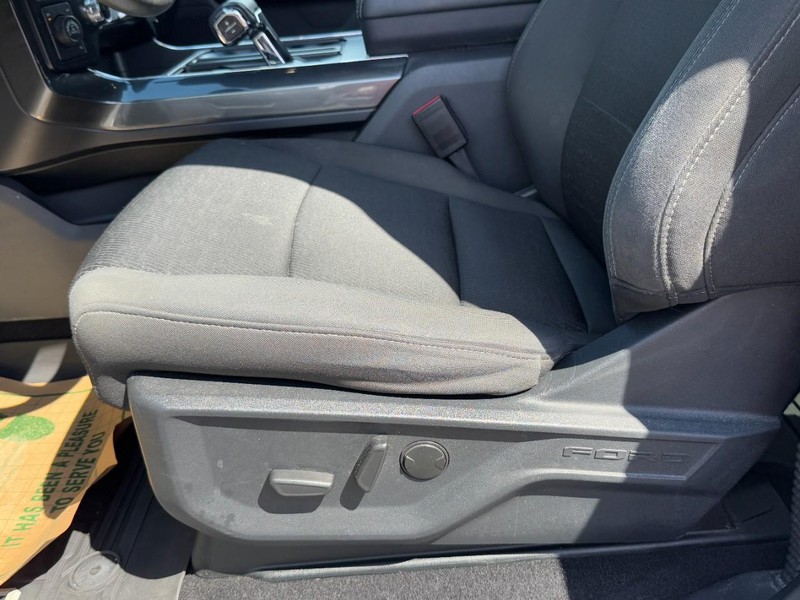 Ford F-150 Vehicle Full-screen Gallery Image 23