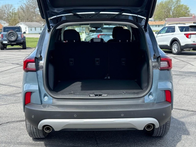 Ford Escape Vehicle Full-screen Gallery Image 05