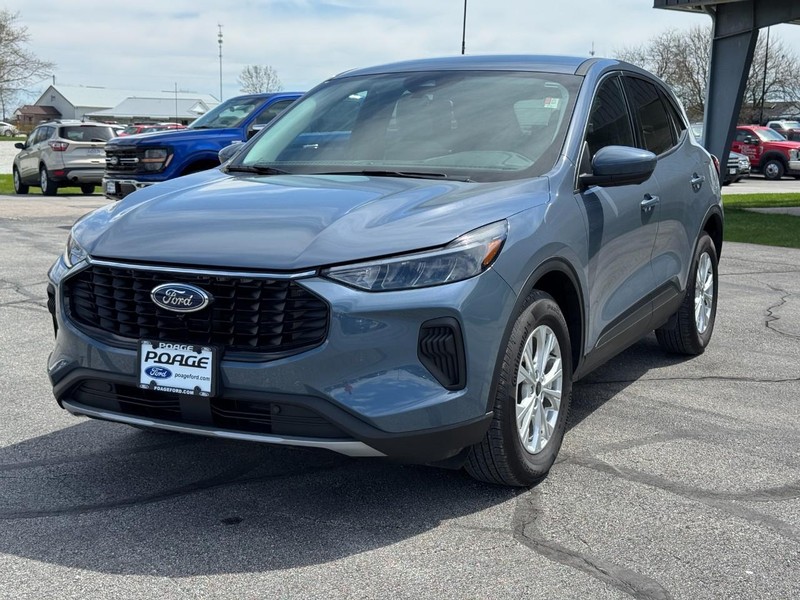 Ford Escape Vehicle Full-screen Gallery Image 08