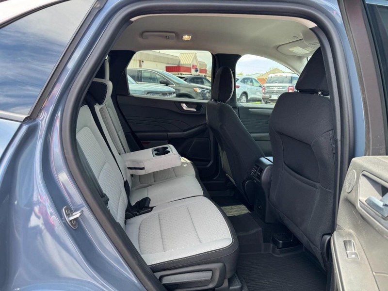 Ford Escape Vehicle Full-screen Gallery Image 10
