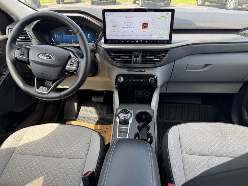 Ford Escape Vehicle Full-screen Gallery Image 11
