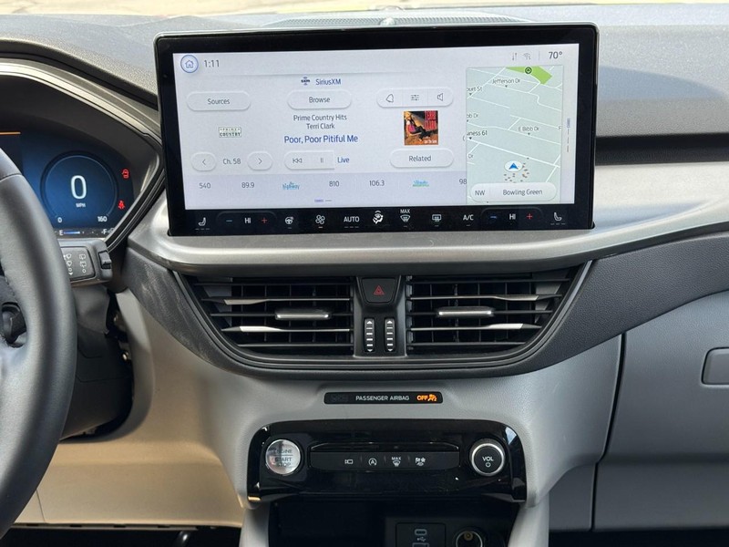 Ford Escape Vehicle Full-screen Gallery Image 13
