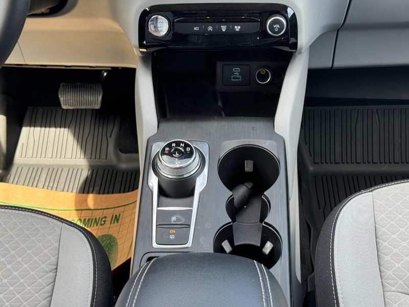 Ford Escape Vehicle Full-screen Gallery Image 14