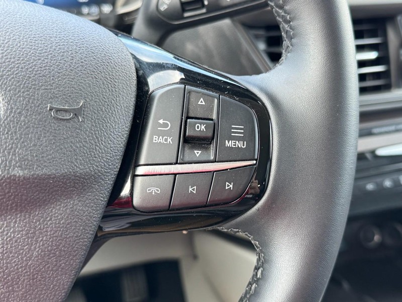Ford Escape Vehicle Full-screen Gallery Image 18
