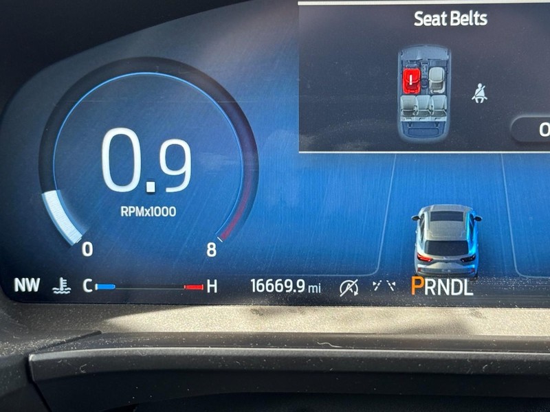 Ford Escape Vehicle Full-screen Gallery Image 19