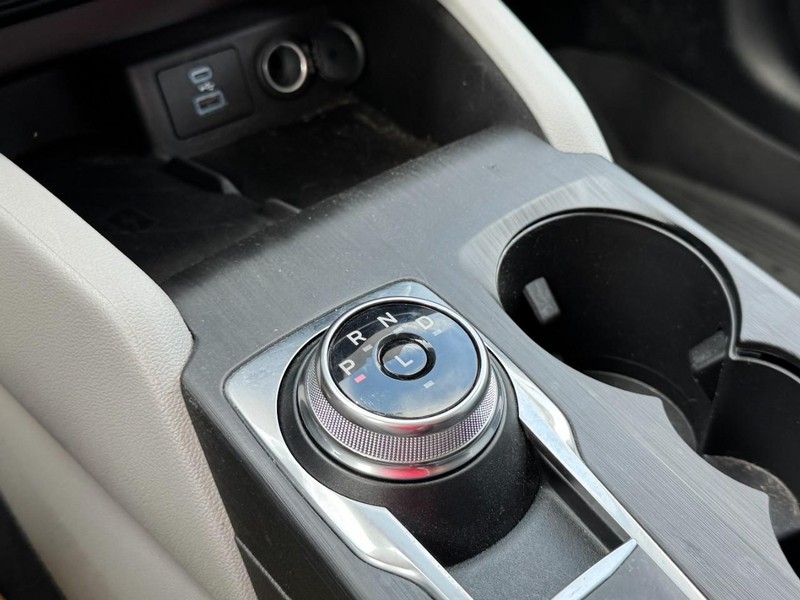 Ford Escape Vehicle Full-screen Gallery Image 20
