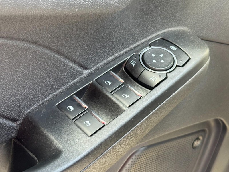 Ford Escape Vehicle Full-screen Gallery Image 24
