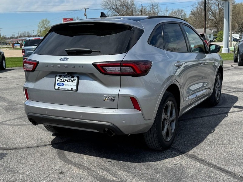 Ford Escape Vehicle Full-screen Gallery Image 03
