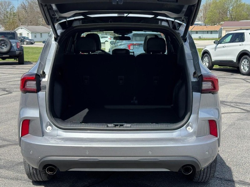 Ford Escape Vehicle Full-screen Gallery Image 05