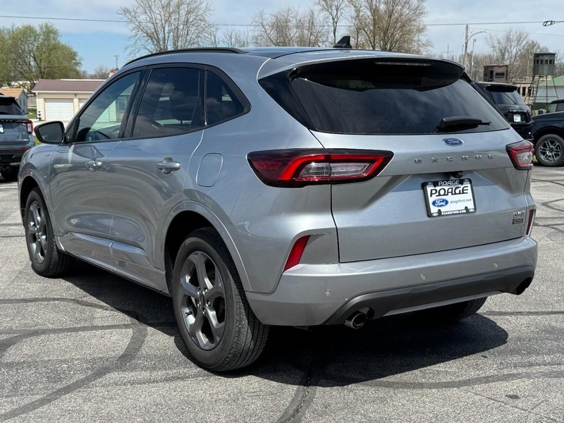 Ford Escape Vehicle Full-screen Gallery Image 06