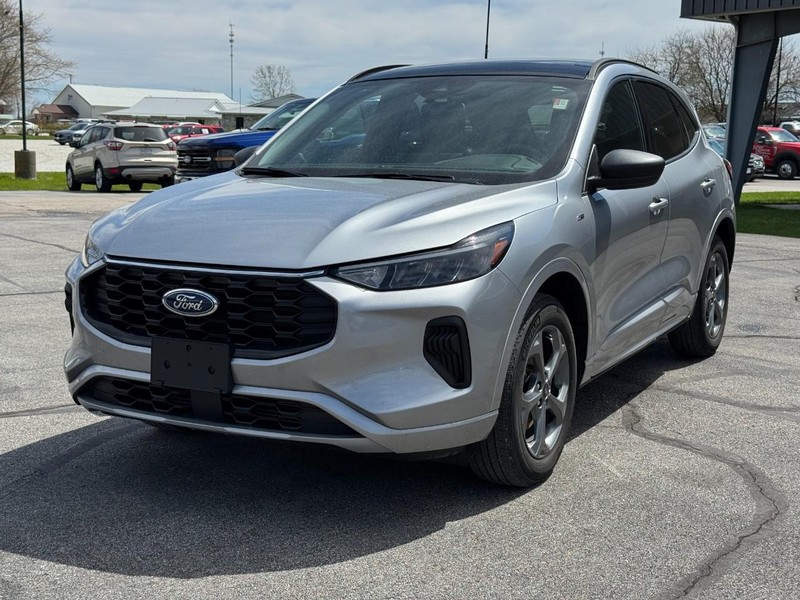 Ford Escape Vehicle Full-screen Gallery Image 08