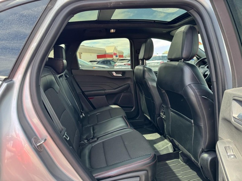 Ford Escape Vehicle Full-screen Gallery Image 10