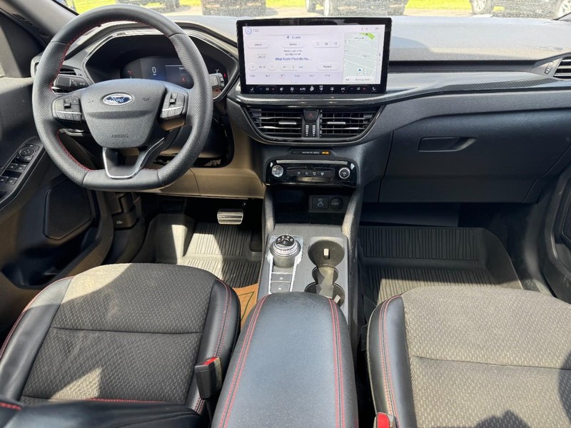 Ford Escape Vehicle Full-screen Gallery Image 11