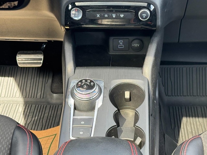 Ford Escape Vehicle Full-screen Gallery Image 14