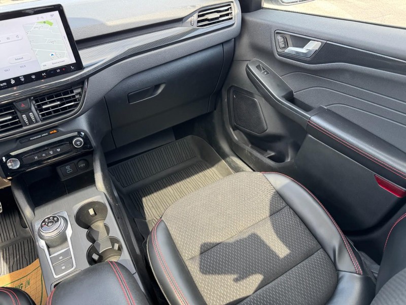 Ford Escape Vehicle Full-screen Gallery Image 15