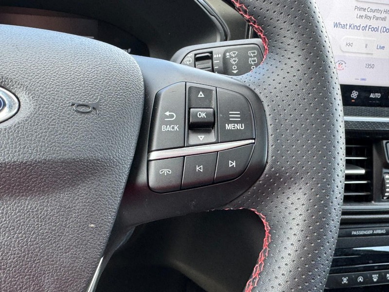 Ford Escape Vehicle Full-screen Gallery Image 17