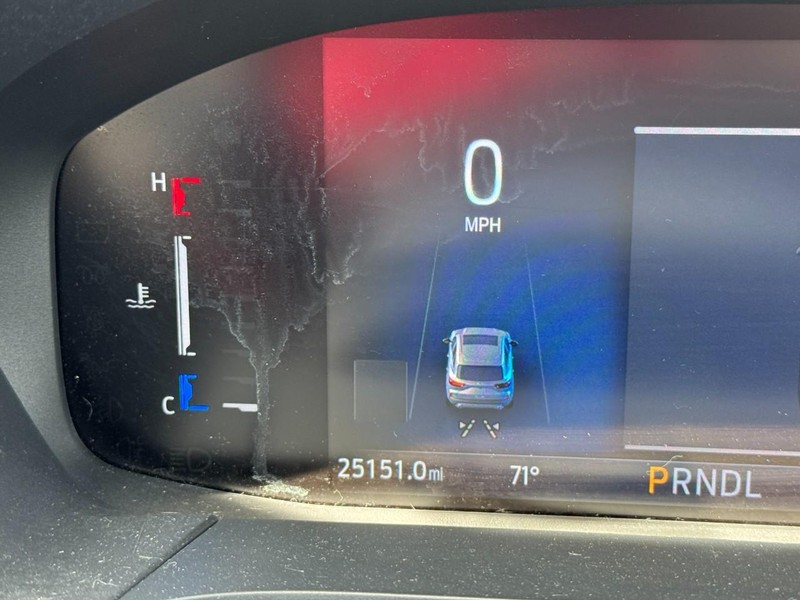 Ford Escape Vehicle Full-screen Gallery Image 18