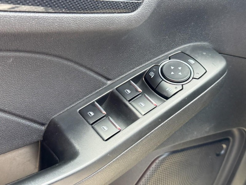 Ford Escape Vehicle Full-screen Gallery Image 23
