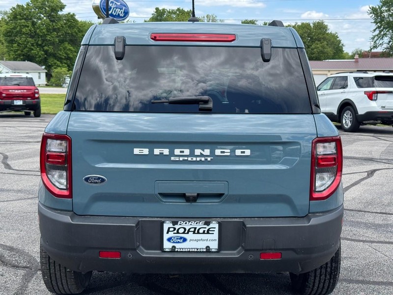Ford Bronco Sport Vehicle Full-screen Gallery Image 04
