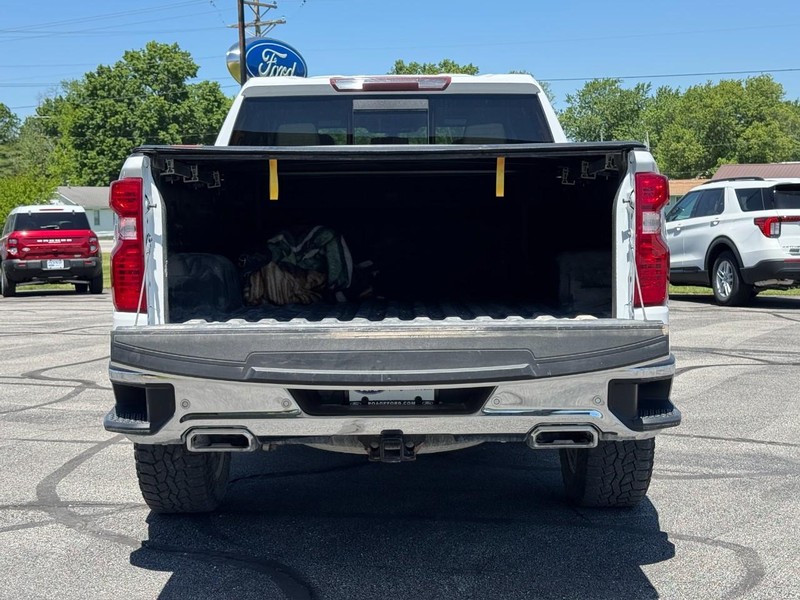 Chevrolet Silverado 1500 LTD Vehicle Full-screen Gallery Image 05