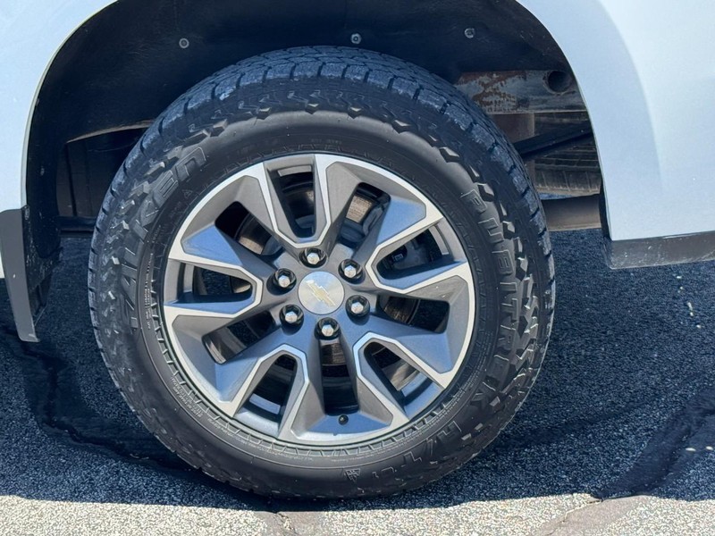 Chevrolet Silverado 1500 LTD Vehicle Full-screen Gallery Image 07