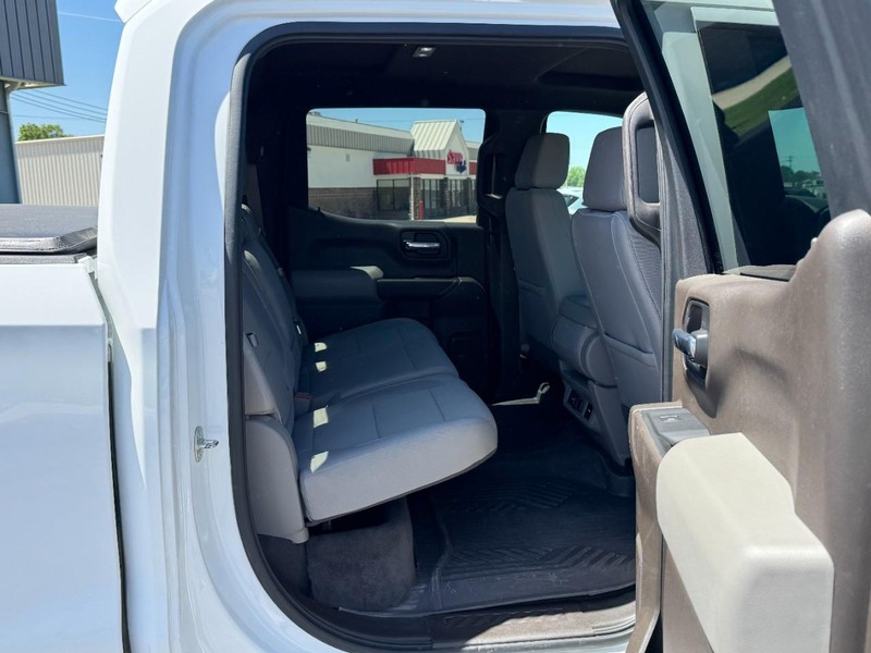 Chevrolet Silverado 1500 LTD Vehicle Full-screen Gallery Image 10