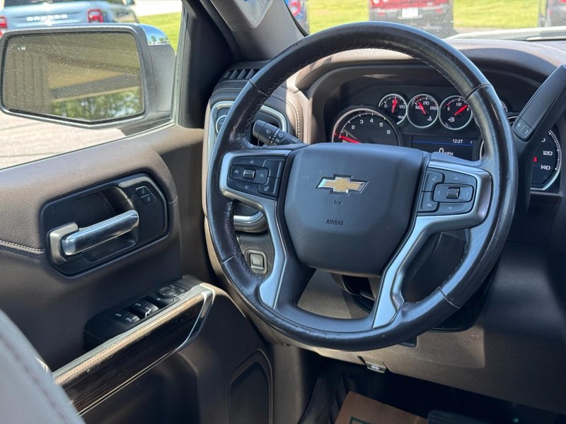 Chevrolet Silverado 1500 LTD Vehicle Full-screen Gallery Image 12
