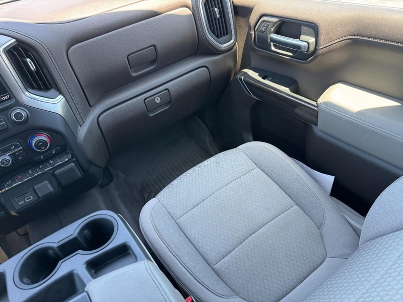 Chevrolet Silverado 1500 LTD Vehicle Full-screen Gallery Image 15
