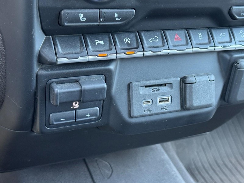 Chevrolet Silverado 1500 LTD Vehicle Full-screen Gallery Image 19